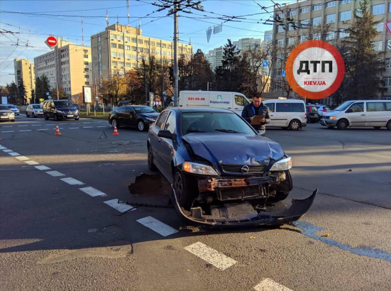 ДТП у Києві - заблоковано рух тролейбусів - Новини Києва | СЬОГОДНІ